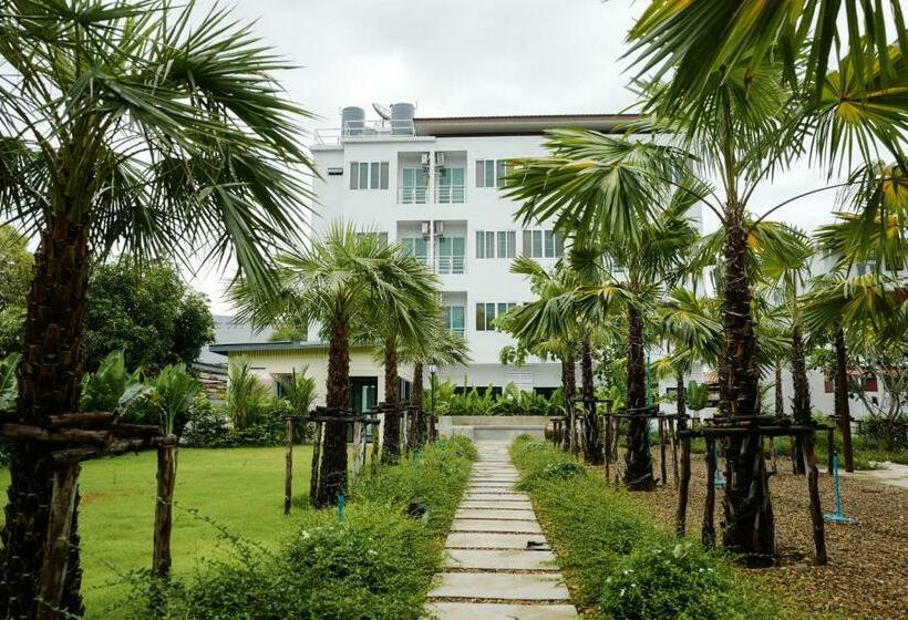 غرفة قياسية مطلّة علي الحديقة, Chez Bure   Bure Homestay