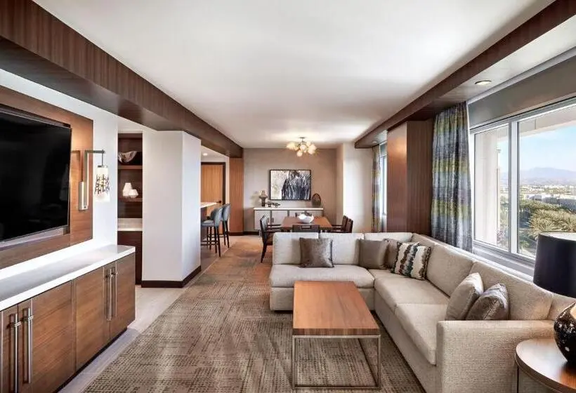 Suite King Bed