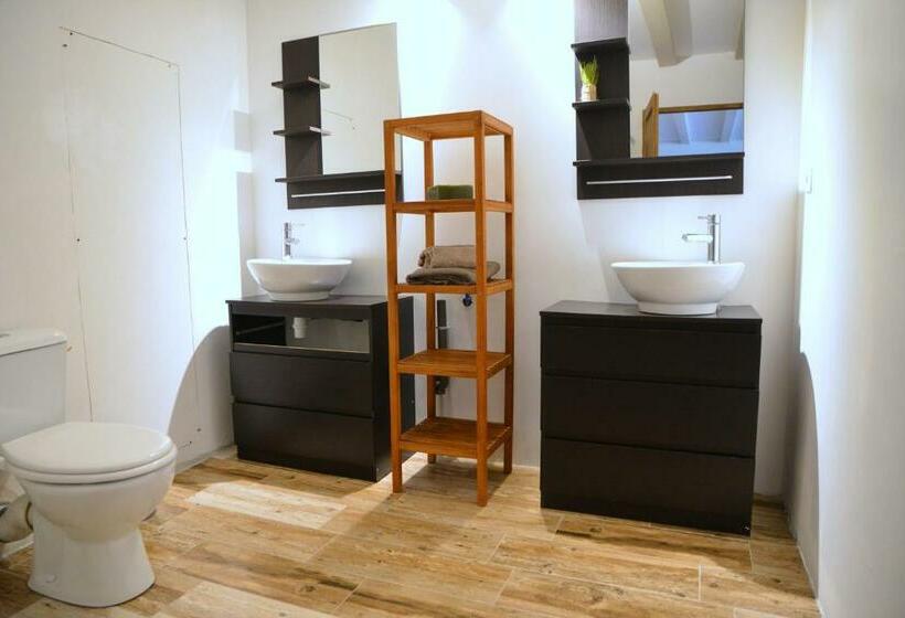 带3个卧室的公寓, La Barbacane