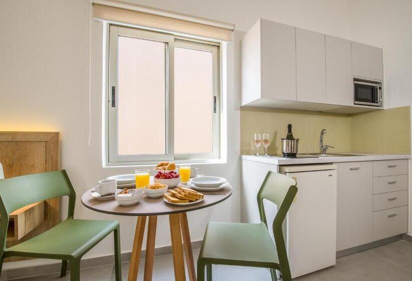 スーペリアスタジオ, Lotus Hotel Apartments