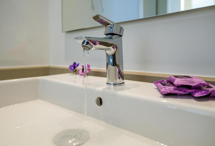 スーペリアスタジオ, Lotus Hotel Apartments