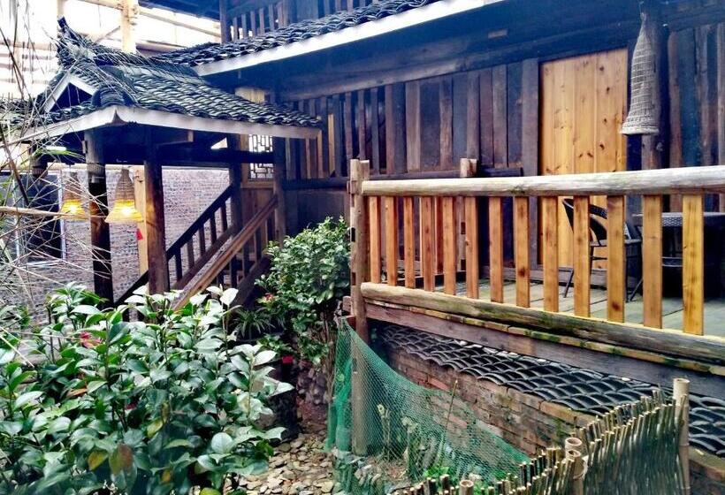 家庭间, Lost World Sanjiang Guest House