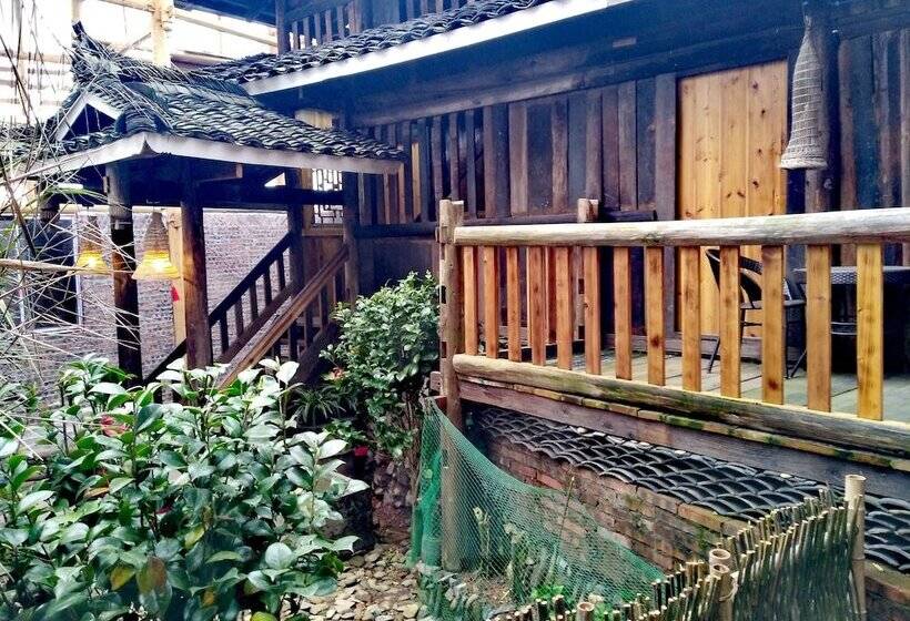 家庭间, Lost World Sanjiang Guest House