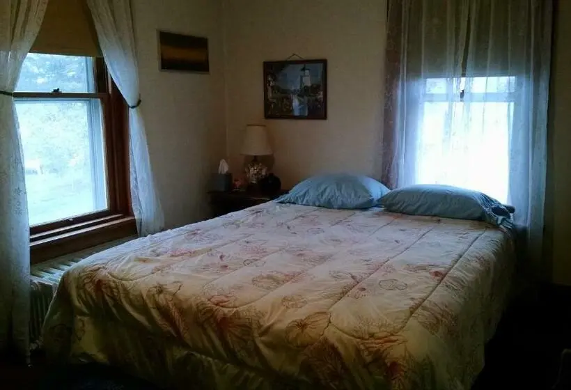 バス共有のスタンダードルーム, Fish & Loaves Bed And Breakfast
