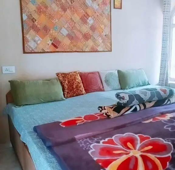 バルコニー付きデラックスルーム, Himtrekstays,mcleodganj