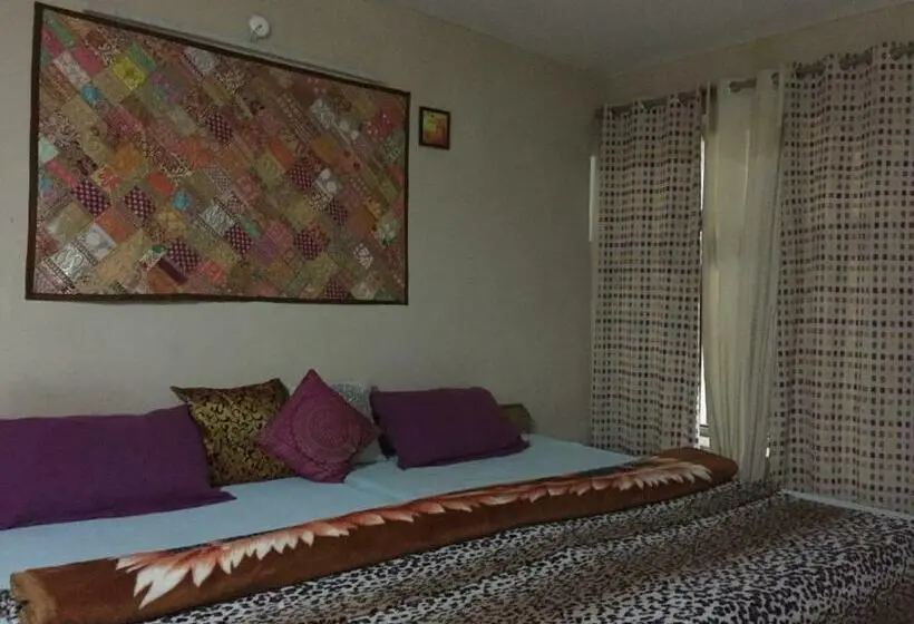 バルコニー付きデラックスルーム, Himtrekstays,mcleodganj
