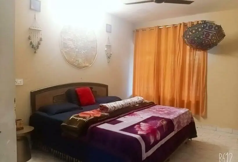 バルコニー付きデラックスルーム, Himtrekstays,mcleodganj