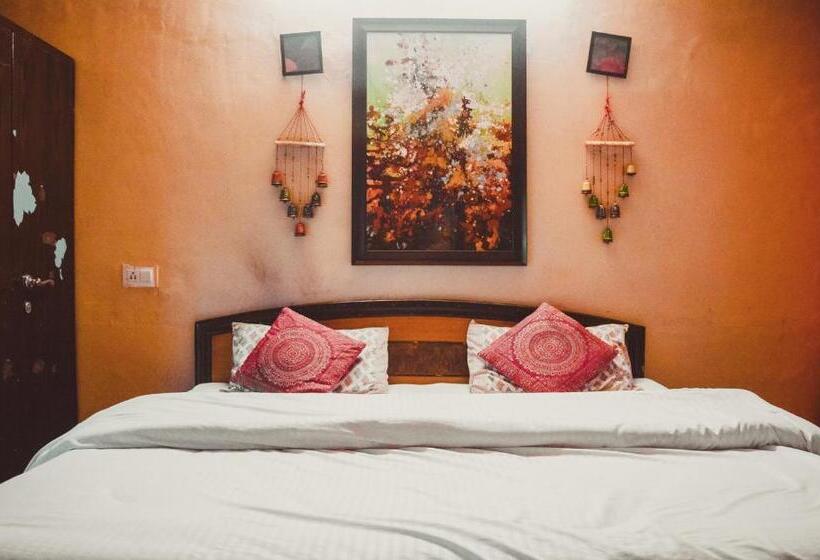 キングサイズベッドのスーペリアルーム, Himtrekstays,mcleodganj