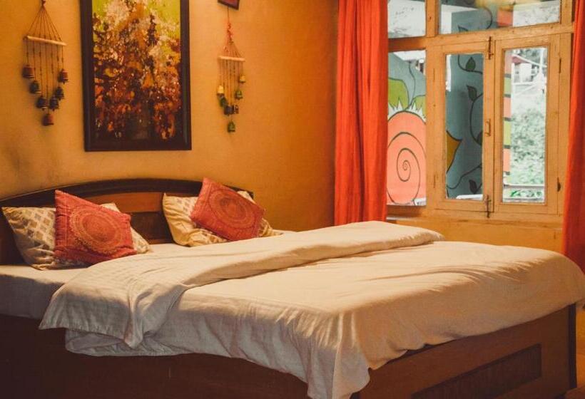 غرفة سوبيريور سرير كينج, Himtrekstays,mcleodganj