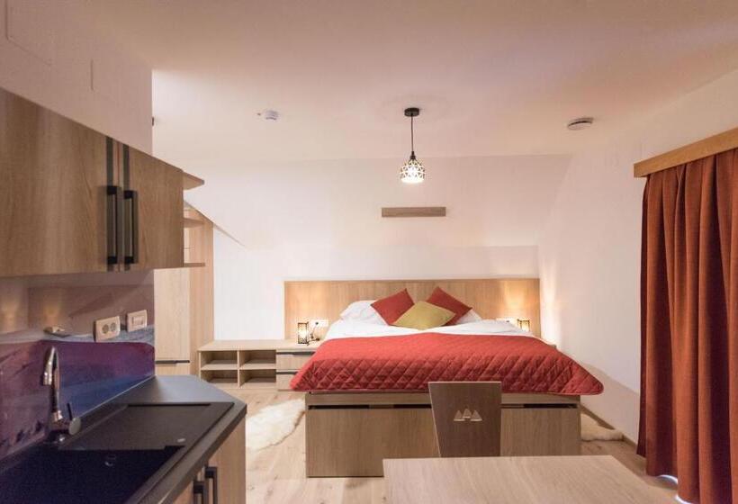 استودیو استاندارد با بالکن, Guesthouse Lajnar