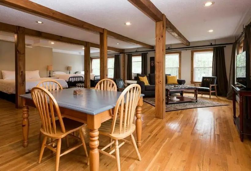 Suite with lake view, The Lodge At Pleasant Point
