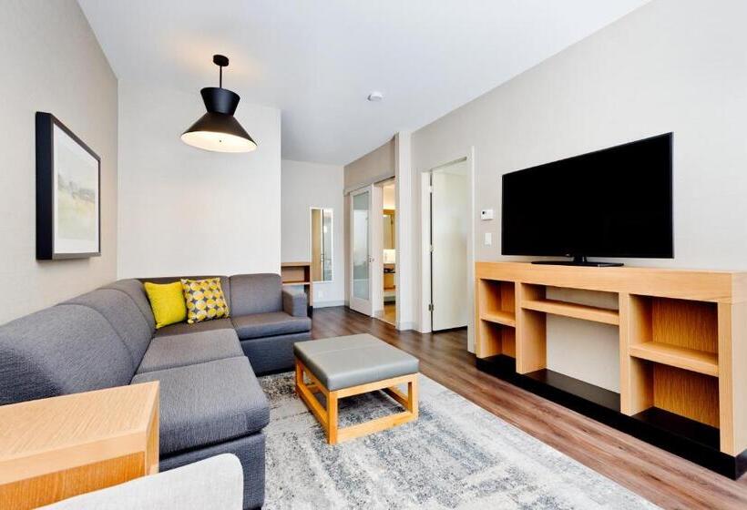 带大床的套房, Hyatt Place Kelowna