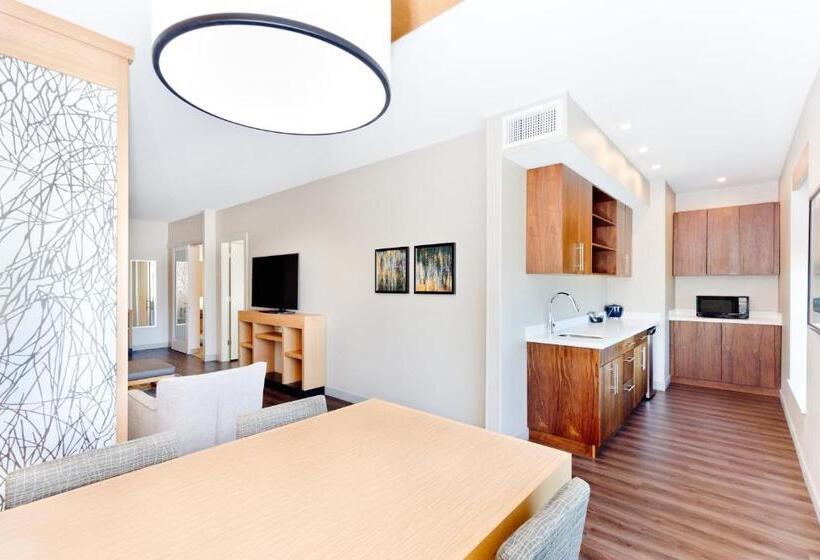 带大床的套房, Hyatt Place Kelowna