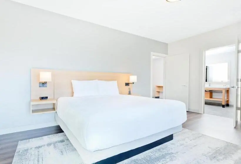 キングサイズベッドのスイートルーム, Hyatt Place Kelowna