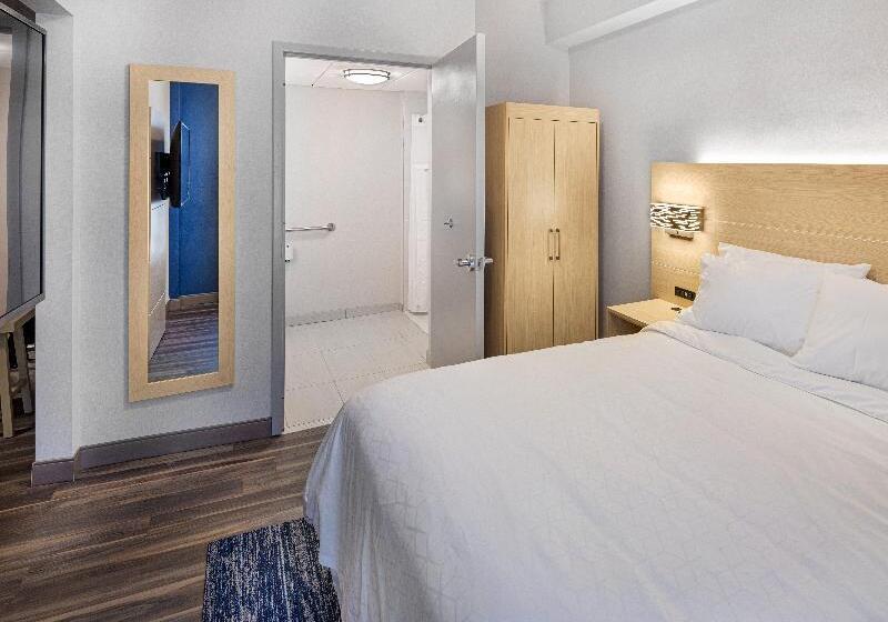 חדר סטנדרט עם מיטת קינג, Holiday Inn Express & Suites Atlanta Downtown, An Ihg