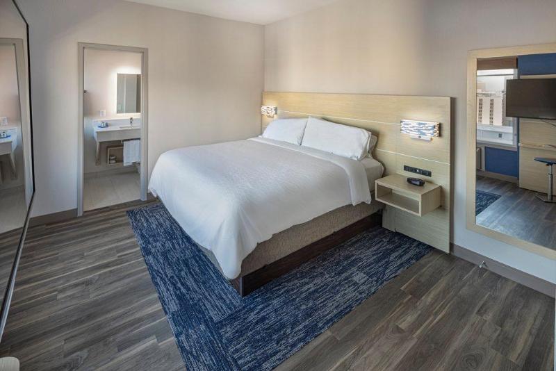 キングサイズベッドのスタンダードルーム, Holiday Inn Express & Suites   Atlanta Downtown, An Ihg