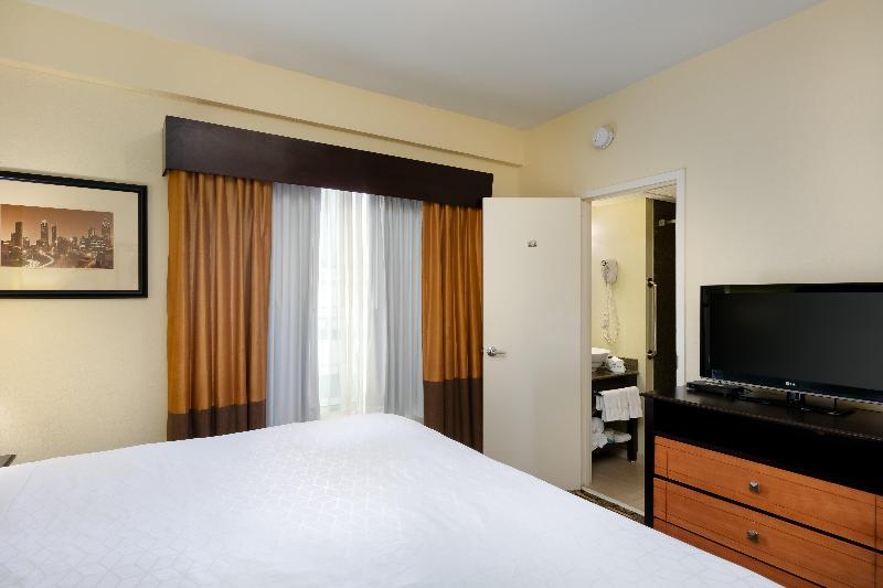 חדר סטנדרט עם מיטת קינג, Holiday Inn Express & Suites Atlanta Downtown, An Ihg