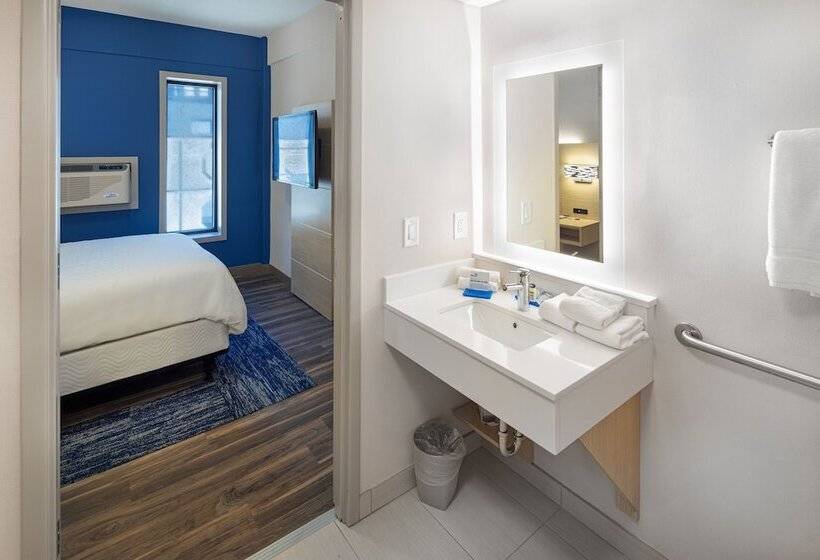 סוויטה מותאמת לאדם עם מוגבלויות, Holiday Inn Express & Suites Atlanta Downtown, An Ihg