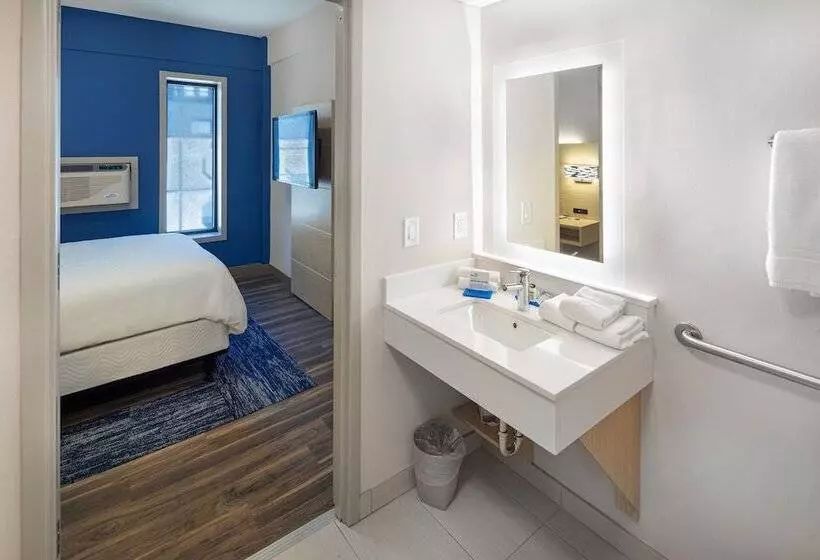 Sviitti Liikuntarajoitteisille, Holiday Inn Express & Suites Atlanta Downtown, An Ihg