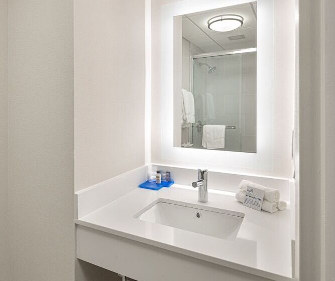 סוויטה מותאמת לאדם עם מוגבלויות, Holiday Inn Express & Suites Atlanta Downtown, An Ihg