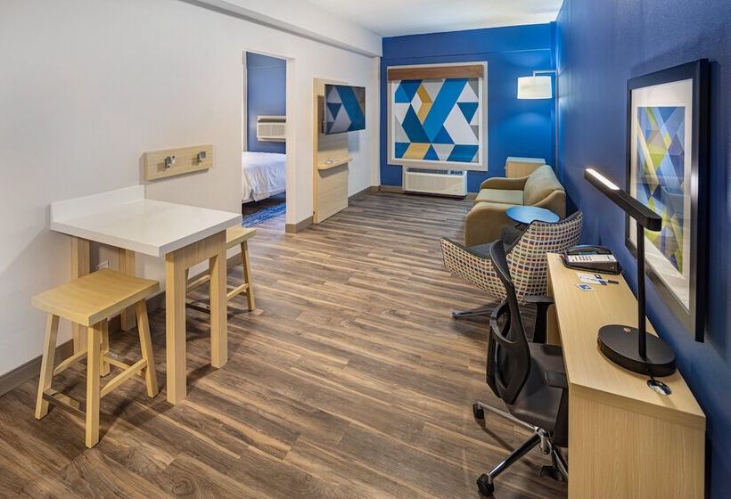 סוויטה מותאמת לאדם עם מוגבלויות, Holiday Inn Express & Suites Atlanta Downtown, An Ihg