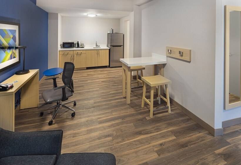 סוויטה מותאמת לאדם עם מוגבלויות, Holiday Inn Express & Suites Atlanta Downtown, An Ihg