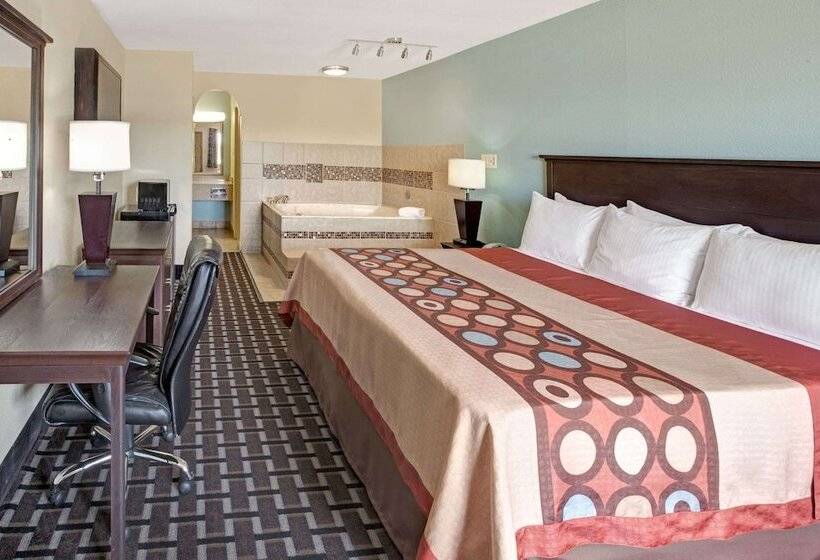 デラックススイート, Super 8 Dallas East Near Fair Park Downtown