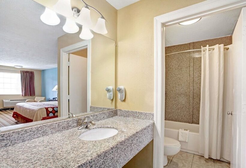 带2个双人床的标准工作室, Super 8 By Wyndham Whites Creek/ Nashville Nw Area