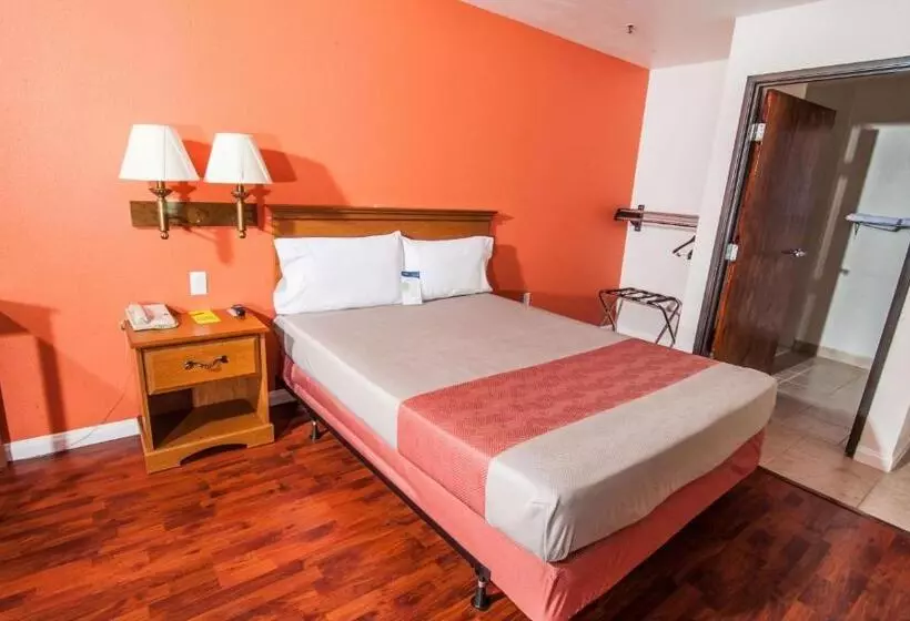 اتاق استاندارد برای معلولان, Motel 6santa Nella, Ca  Los Banos