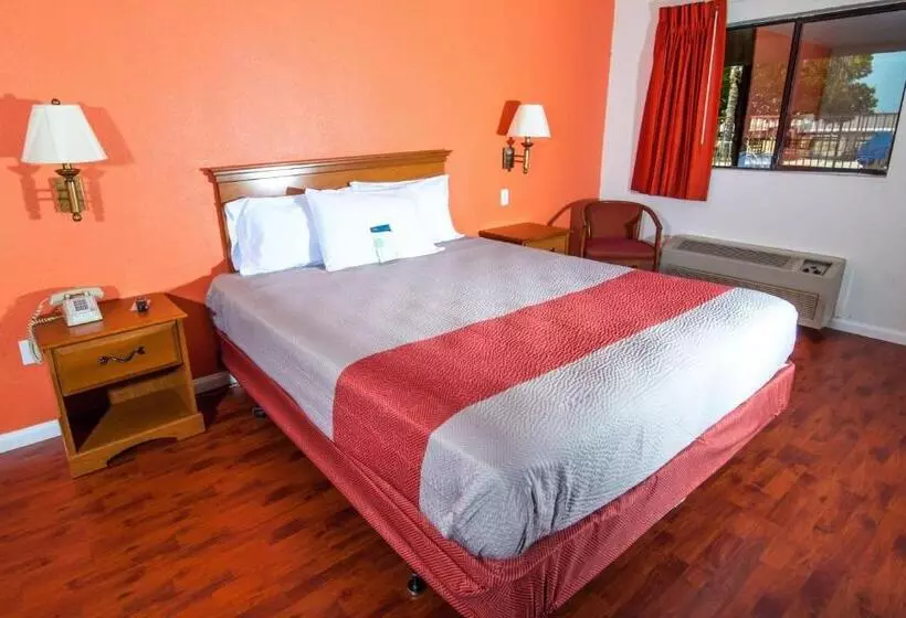 اتاق استاندارد برای معلولان, Motel 6santa Nella, Ca  Los Banos