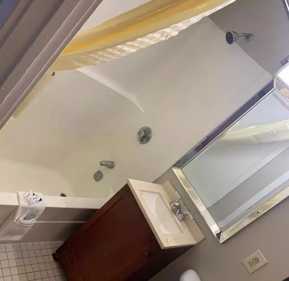 デラックスルーム, Orbits Inn