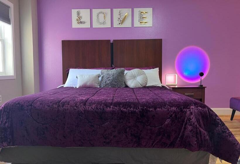 جناح ديلوكس, Orbits Inn