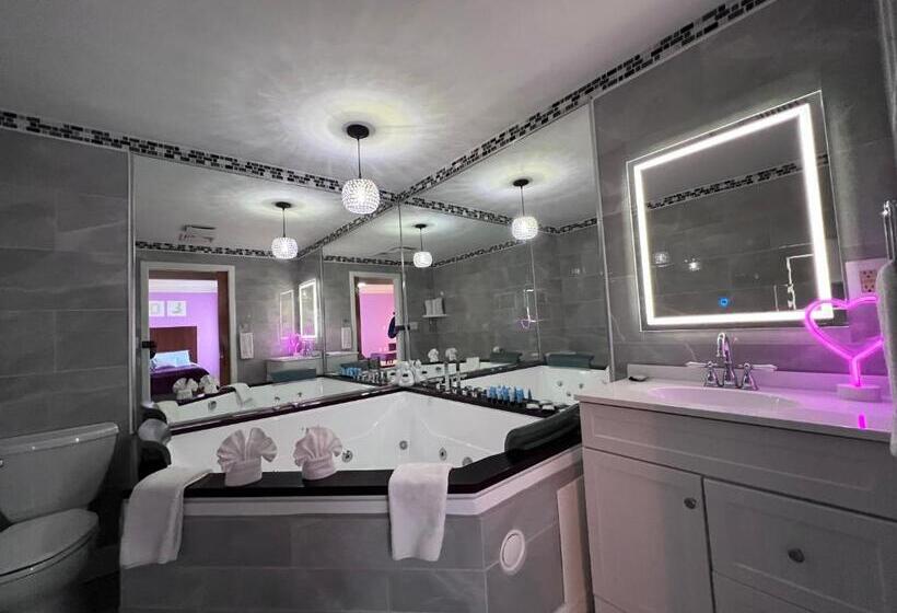 جناح ديلوكس, Orbits Inn