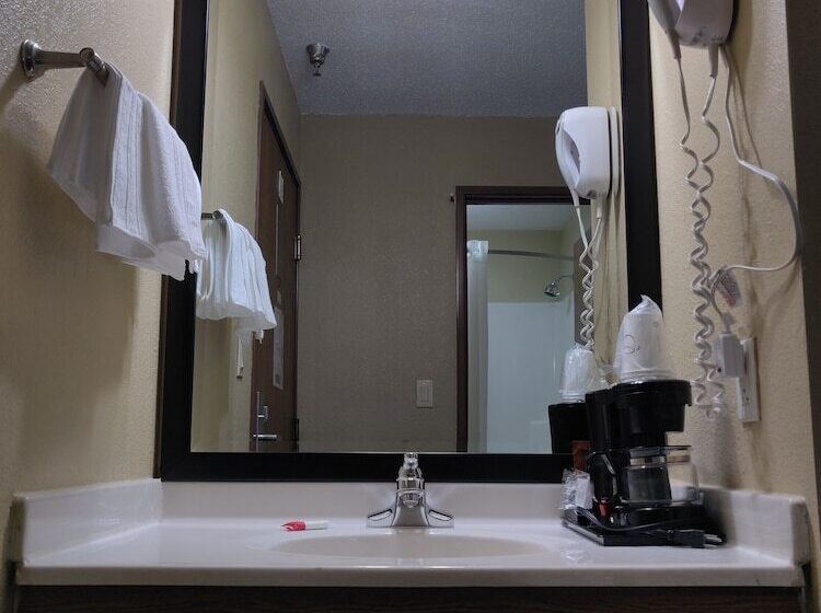סוויטה, Super 8 By Wyndham Dekalb Il