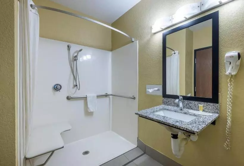 身障者適用キングサイズベッドルーム, Super 8 By Wyndham Nixa/springfield Area