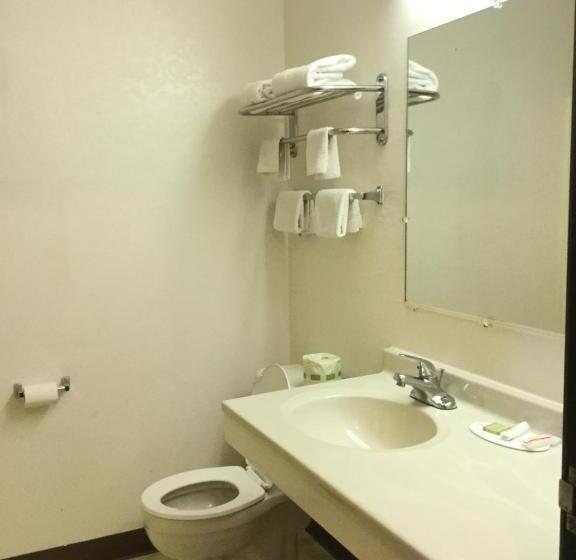 غرفة قياسية سرير كينج, Super 8 By Wyndham Wayne