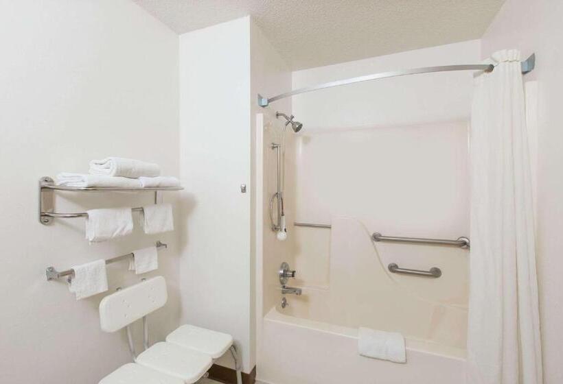 غرفة قياسية لذوى الاحتياجات الخاصة, Super 8 By Wyndham Wayne