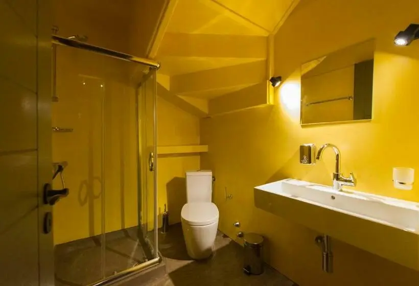 استودیوی لوکس, Small Luxury Hotel 1800