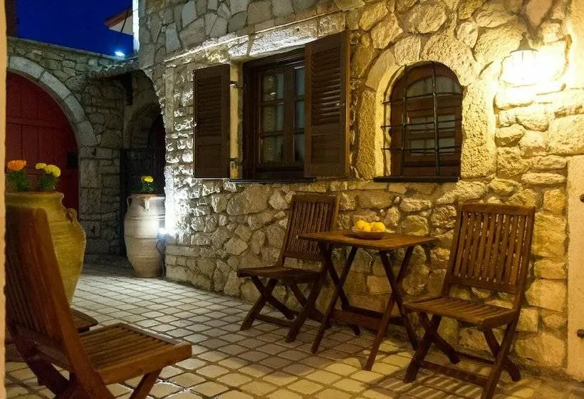 استودیوی لوکس, Small Luxury Hotel 1800