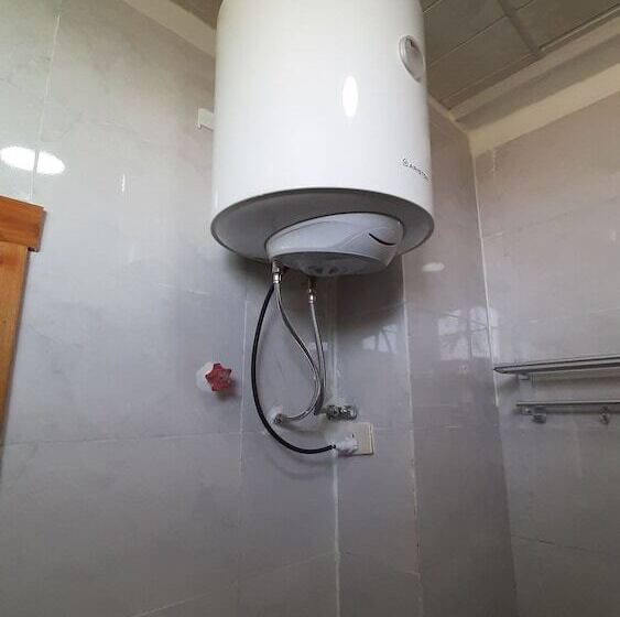 اتاق لوکس یک تخته, Teferi Mekonnen