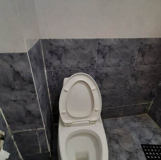 اتاق لوکس یک تخته, Teferi Mekonnen