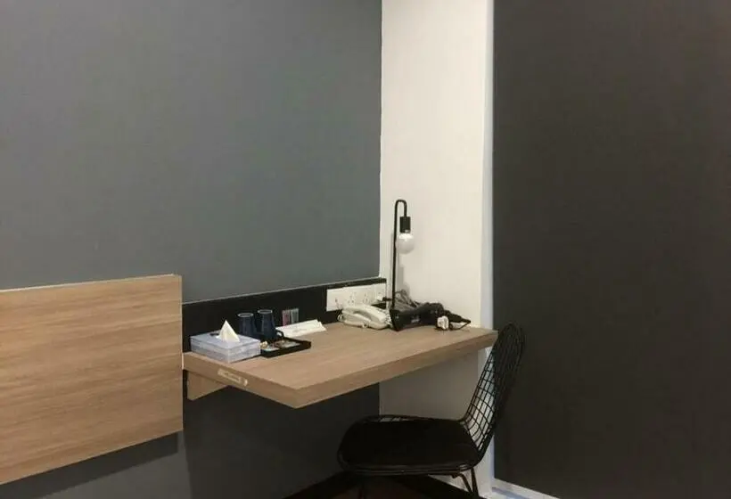اتاق لوکس با تخت بزرگ, Urban Inn Alor Setar