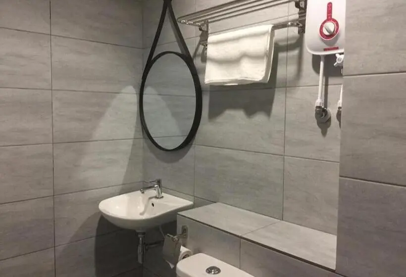 اتاق لوکس با تخت بزرگ, Urban Inn Alor Setar