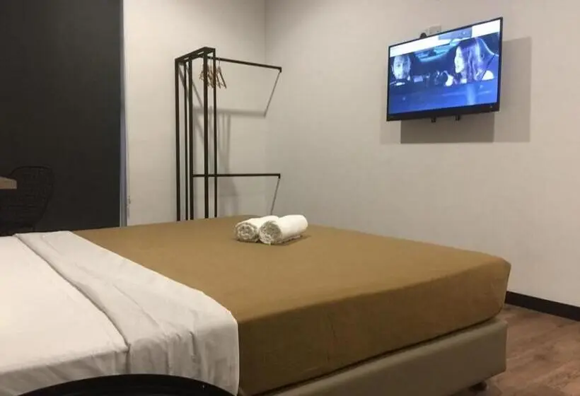 اتاق لوکس با تخت بزرگ, Urban Inn Alor Setar