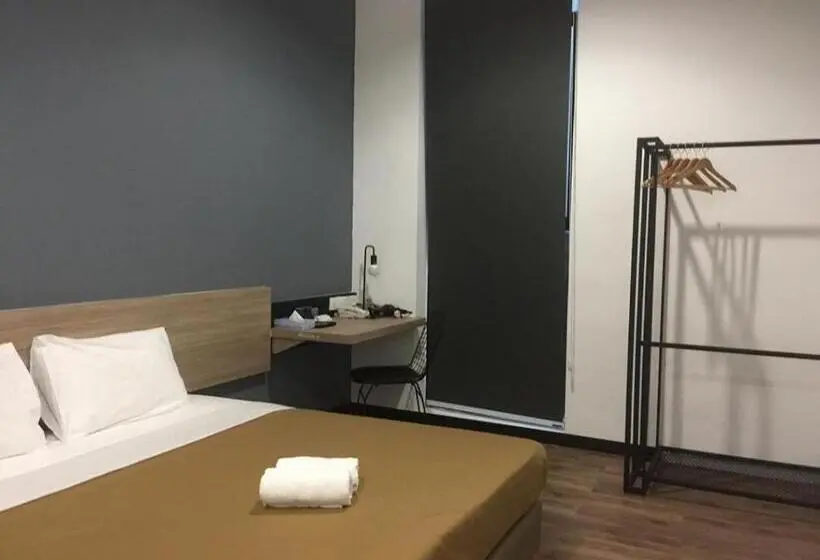 اتاق لوکس با تخت بزرگ, Urban Inn Alor Setar