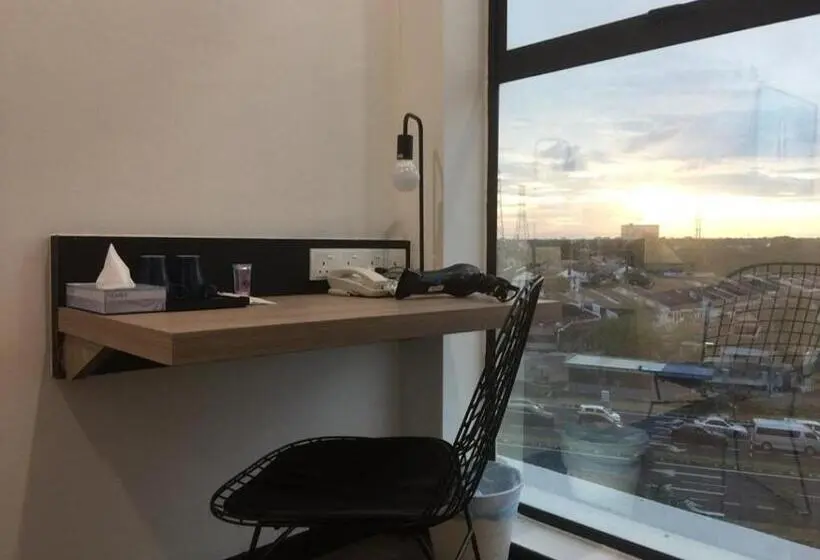 اتاق لوکس با تخت بزرگ, Urban Inn Alor Setar