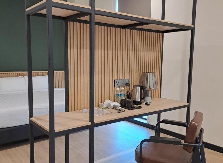 Президентский Люкс, Urban Inn Alor Setar