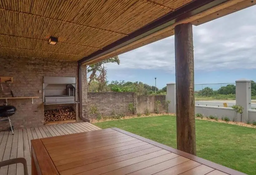 سوییت با چشمانداز باغ, Hamilton House