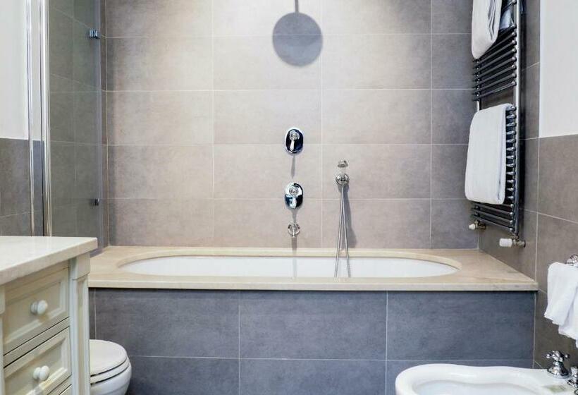 اتاق استاندارد, Aqa Palace