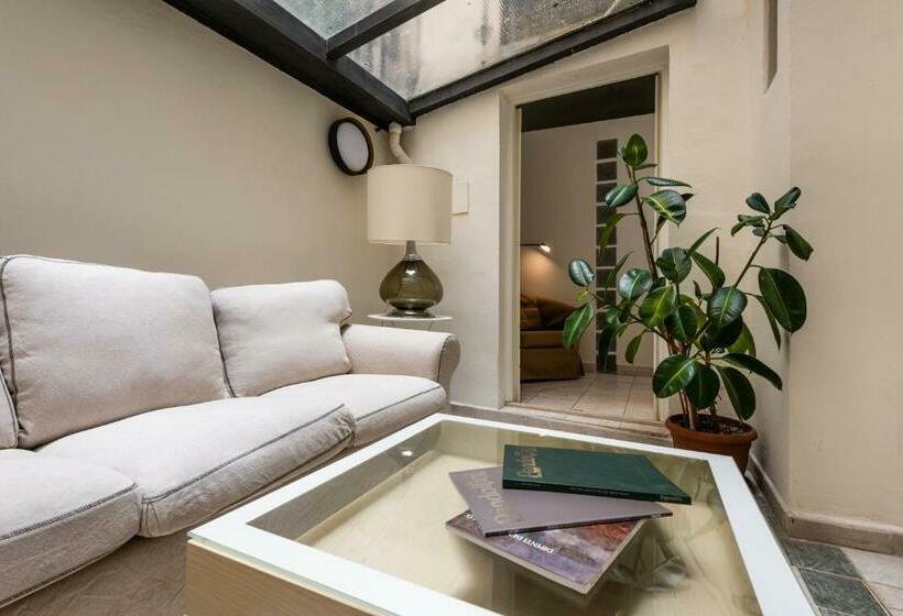 اتاق استاندارد, Aqa Palace